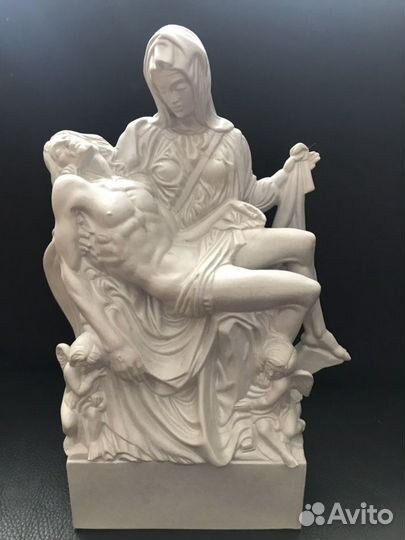 Редкая фарфоровая скульптура Пьета Оплакивание Иис