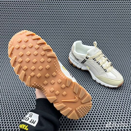 Nike Air Humara LX Jacquemus Light Bone Gold кросс