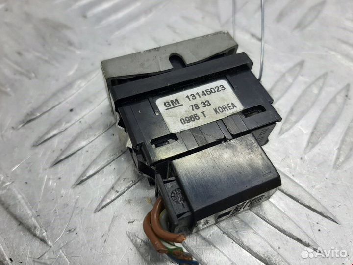 Кнопка открывания люка Opel Zafira 2 (B) 2008