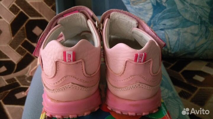 Продам обувь для девочки