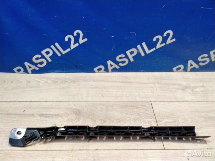 Крепление бампера заднее левое Mercedes-Benz