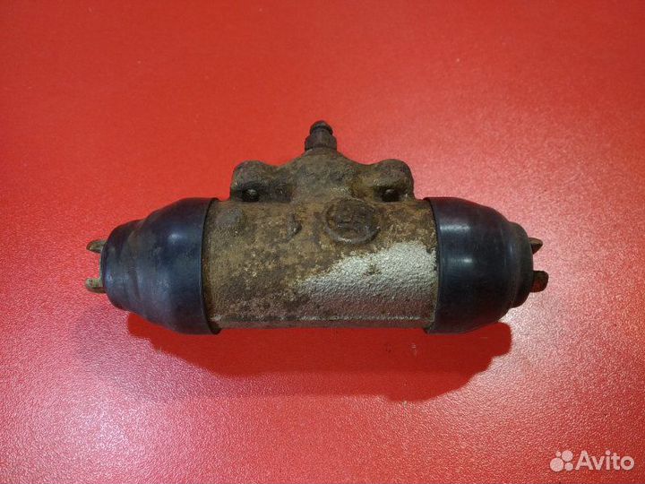 Тормозной цилиндр задний Toyota Hilux Surf RZN185