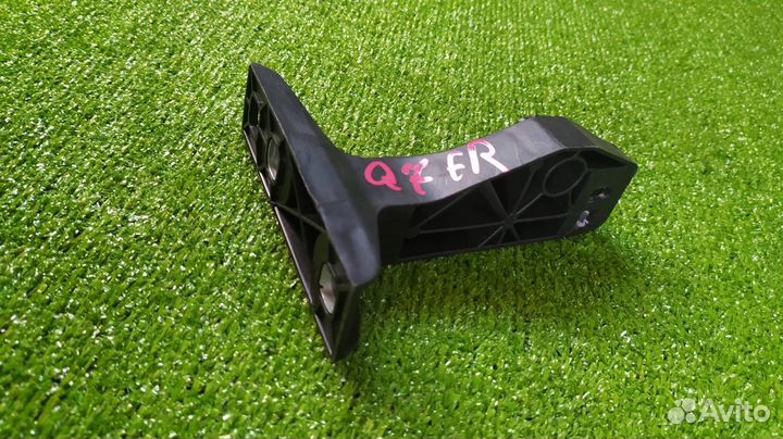 Крепление фары переднее правое Audi Q7