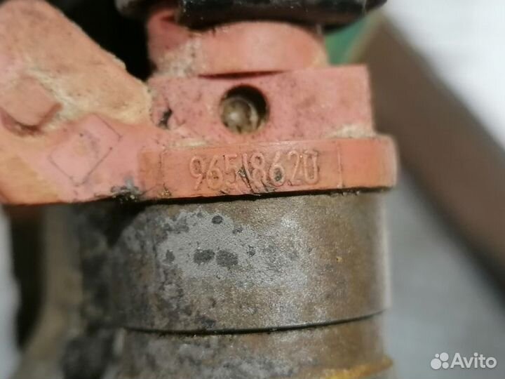 Форсунка двигателя Chevrolet Aveo 2005-2011