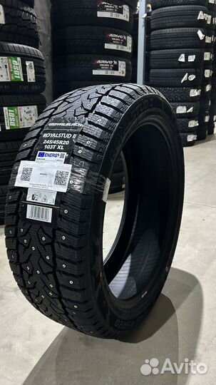 Royal Black Royal Stud II 245/45 R20 103T