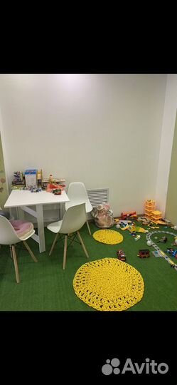 Няня в детской игровой комнате