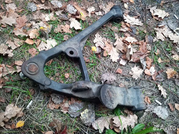 Рычаг передний нижний левый Chevrolet Tahoe gmt800