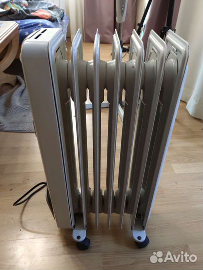 Масляный радиатор De'Longhi H 190715