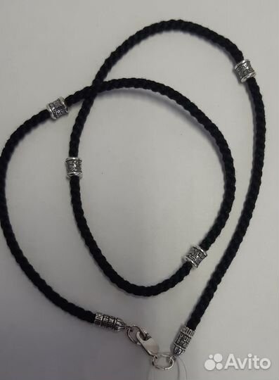 Гайтан с бусинами и молитвой 