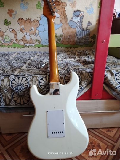 Электро гитара и усилитель