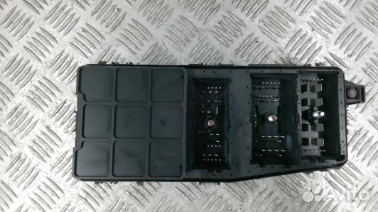 Блок предохранителей KIA carnival 2 (SEA09M101)