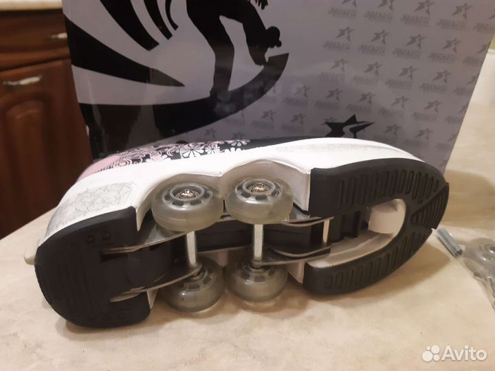 Кроссовки на роликах. Ролики- кроссовки