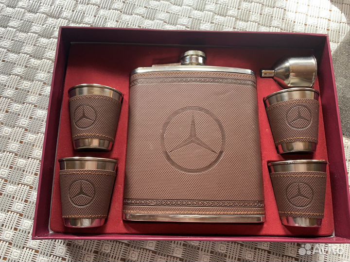 Подарочный набор фляжка с 4 рюмками и воронкой