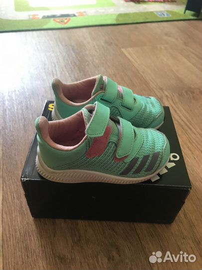 Кроссовки adidas