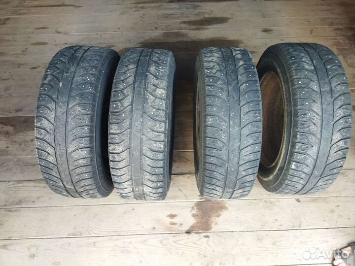 Bridgestone Ice Cruiser 7000 215/65 R16 98T