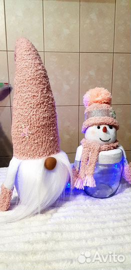 Новогодний гном и снеговик пара