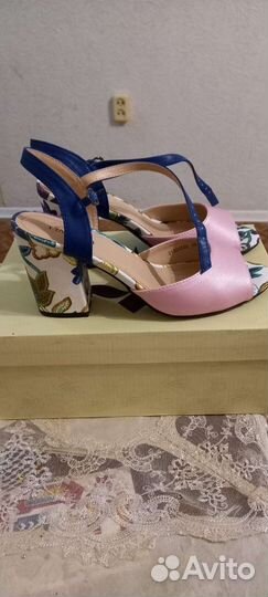 Босоножки женские