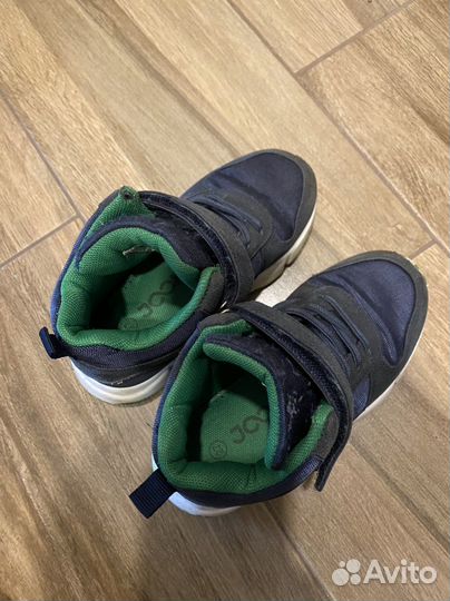 Кроссовки детские