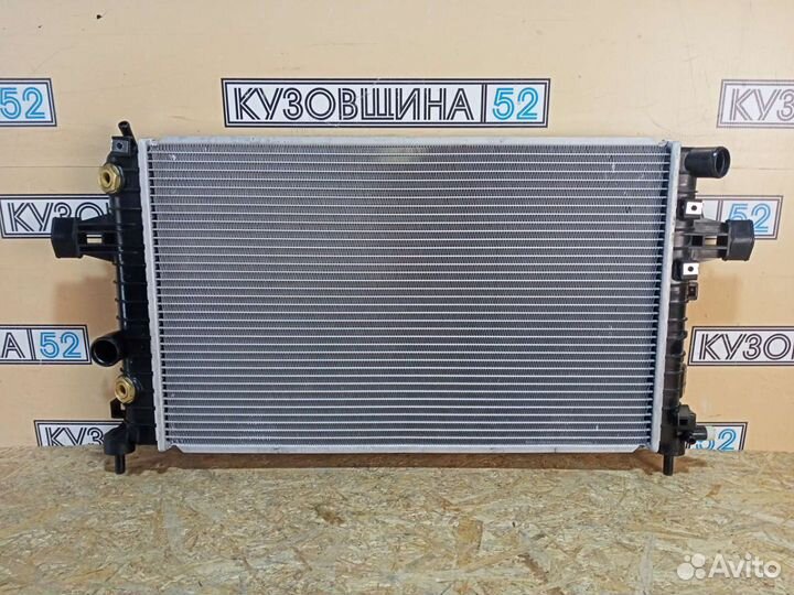 Радиатор охлаждения Opel Astra H (04-14г) AT