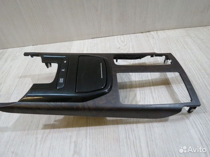 Накладка центральной консоли Kia Quoris