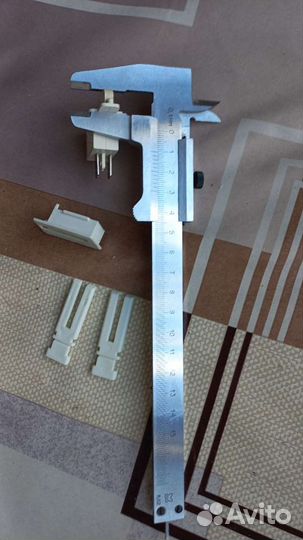 Кнопка включения света в холодильнике