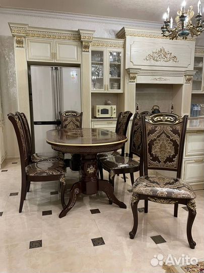 Стол со стульями