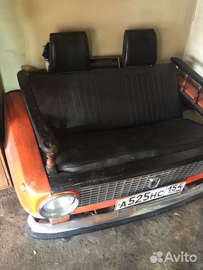 Ретро диван 2101