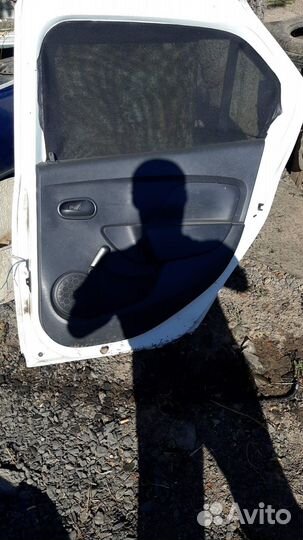 Дверь задняя правая на Рено Логан 2