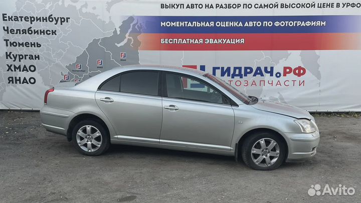 Накладка петли багажника правая Toyota Avensis (T250)