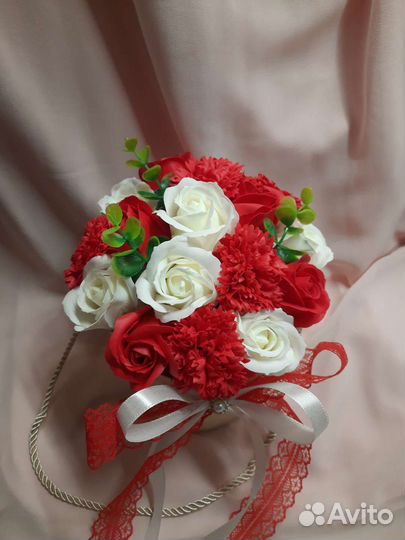 Букет из мыльных роз и других цветов