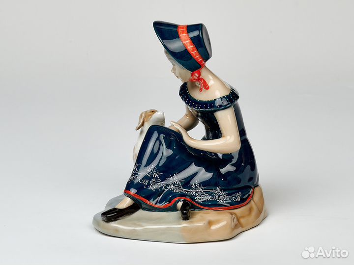 Статуэтка Девушка с таксой Испания Т.Р.Е.Щ.И.Н.А