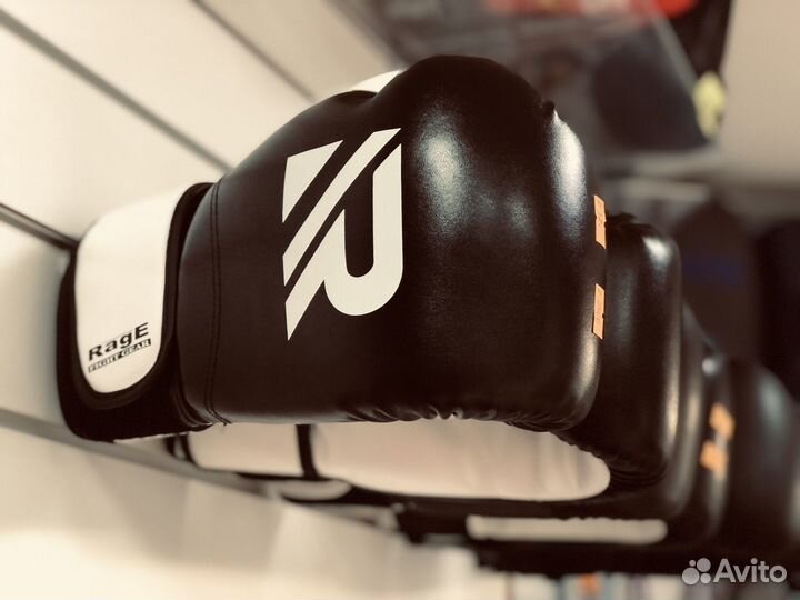 Перчатки для бокса, накладки для карате