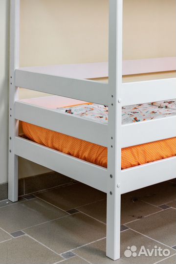 Двухъярусная кровать