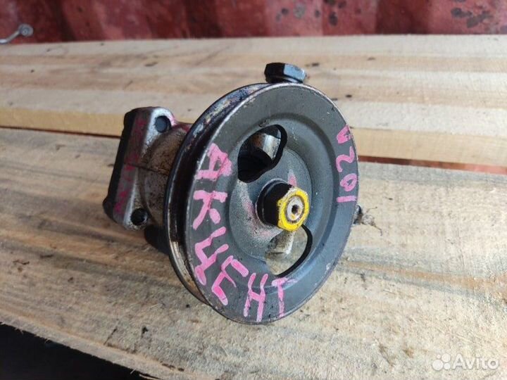 Насос гура Hyundai Accent седан 2009