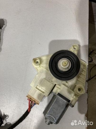 Мотор стеклоподъемника П. П skoda rapid