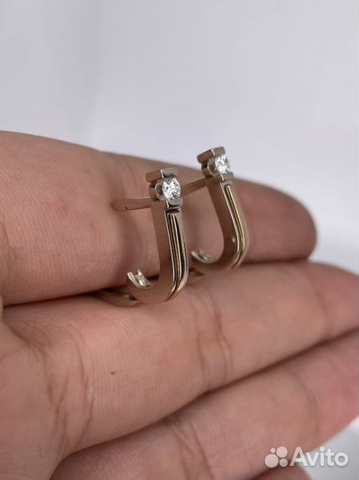 Золотые серьги с бриллиантом 0.18 ct