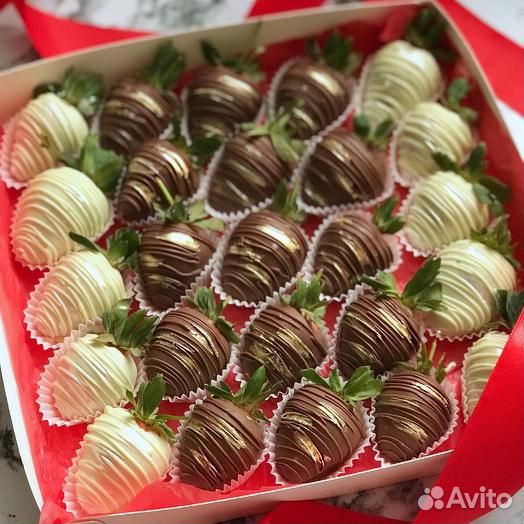 Корпоративные подарки на 8 марта / клубника в шоко