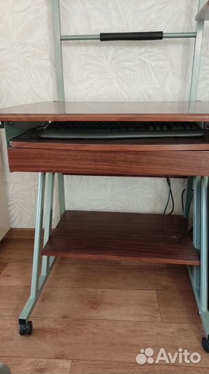 Удобный письменный стол для учебы, техники)