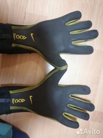 Вратарские перчатки