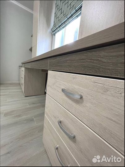 Рабочая зона у окна на заказ