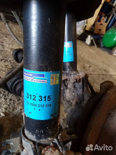 Стойки Вольво 440