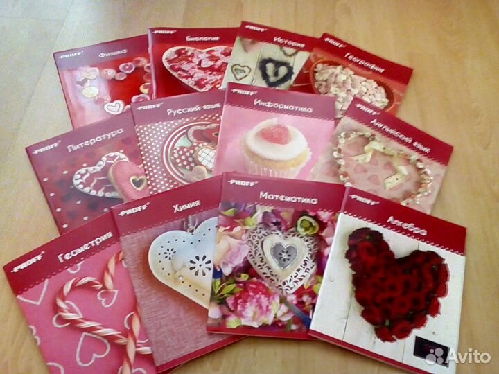 Комплекты предметных тетрадей. (12 штук)