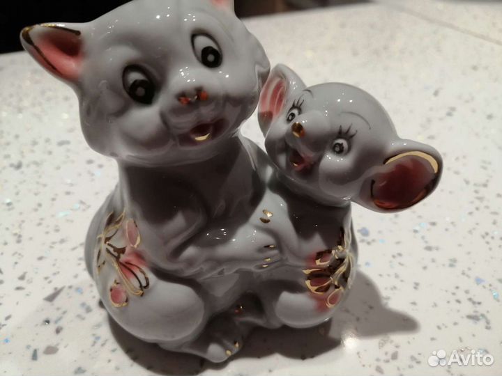 Статуэтка фарфор