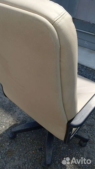 Офисное кожаное кресло руководителя бу