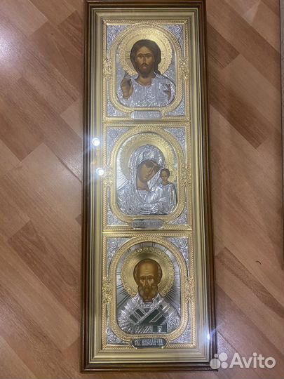 Три иконы в киоте большие