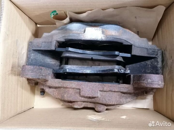 Суппорт тормозной передний Toyota LC200 Lexus LX