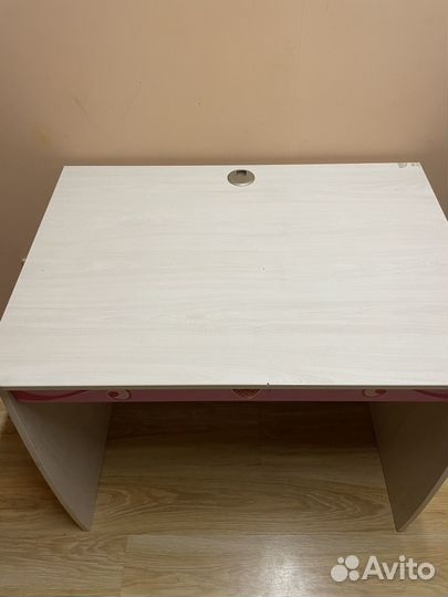 Детский письменный стол