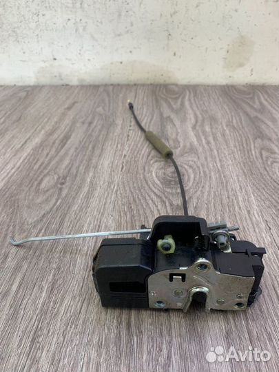 Замок двери передний правый Opel Antara