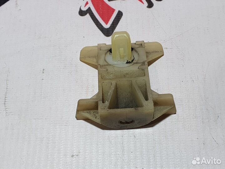 Кронштейн бампера Toyota Platz NCP12 1NZ-FE 2005