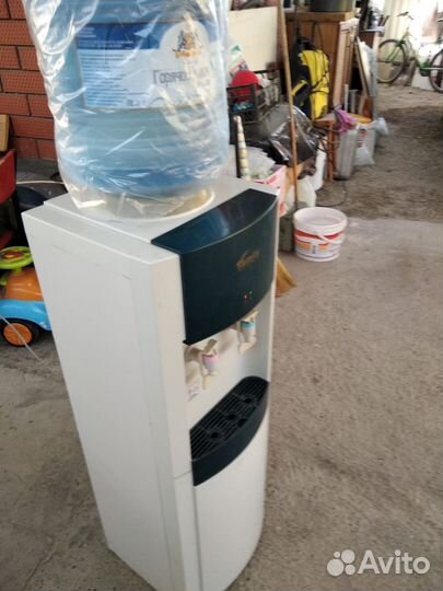 Кулер для воды напольный Family